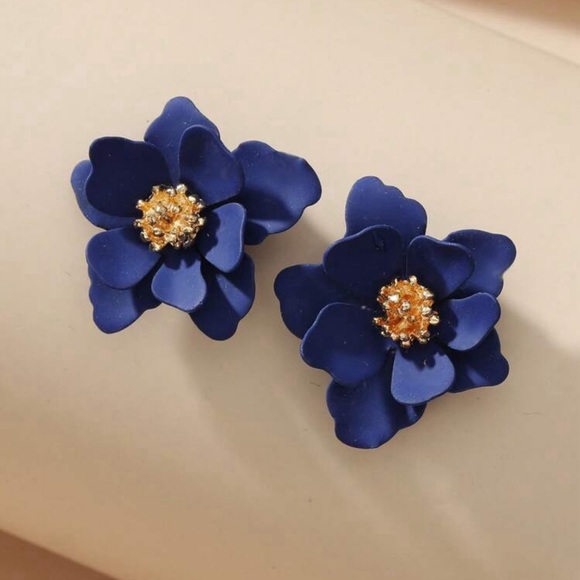 Flower Stud Earrings - Picture 2 of 2